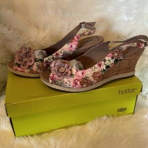 NWOT Hotter Hattie Comfort PINK FLORAL Wedge Shoes Size 9.5M made in the…